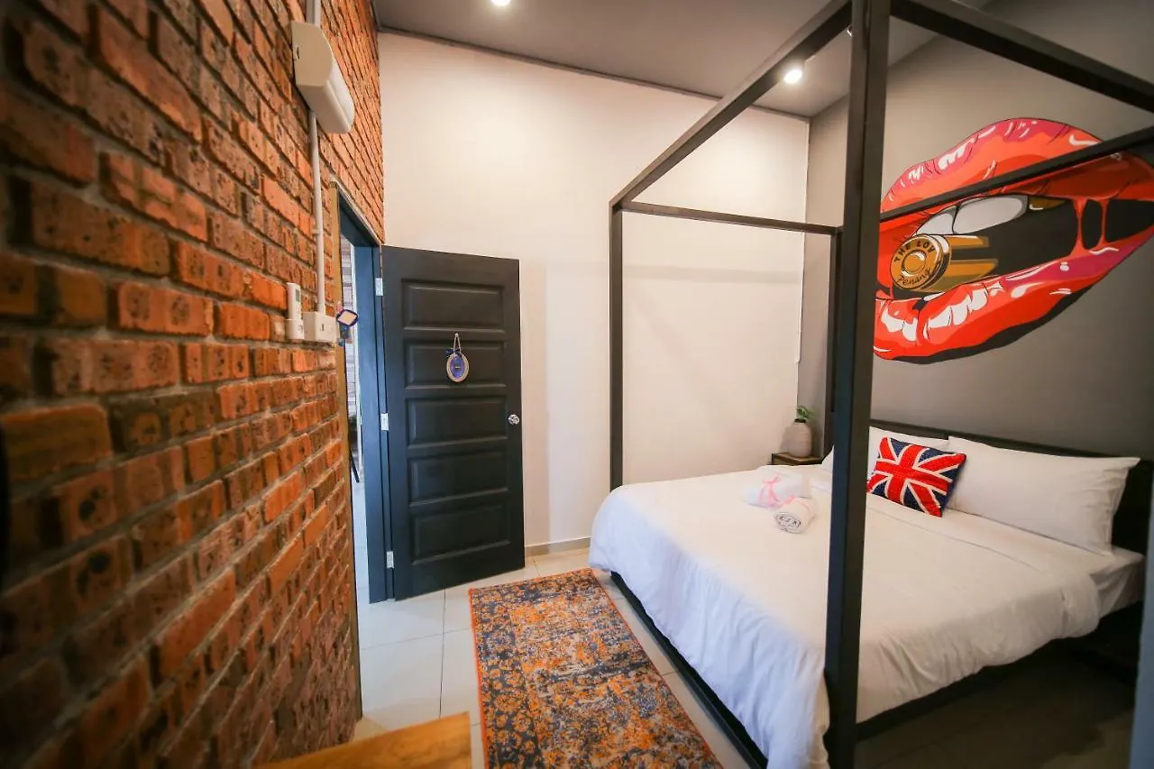 Bed & Breakfast The Best Hotel In Bayan Lepas - The Lov Penang