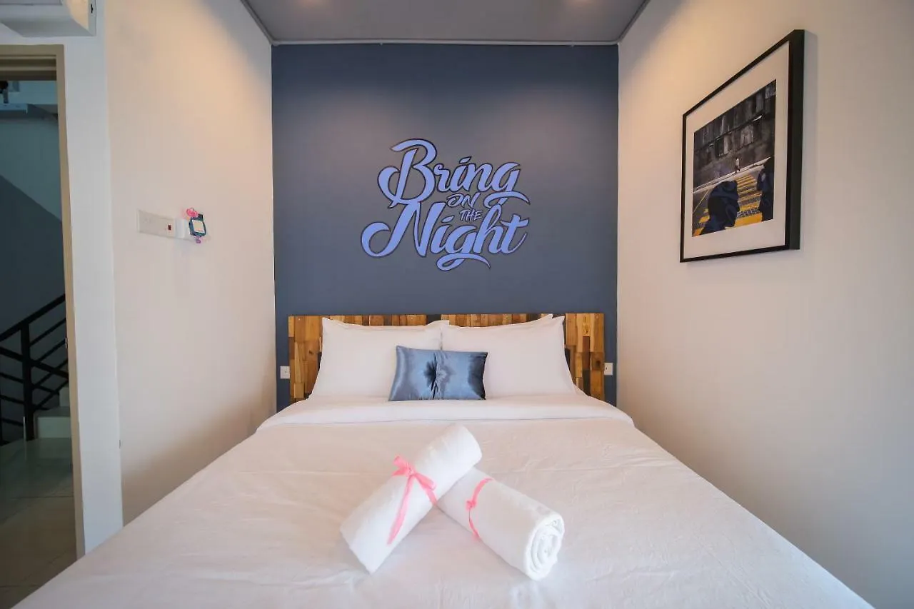 Bed & Breakfast The Best Hotel In Bayan Lepas - The Lov Penang