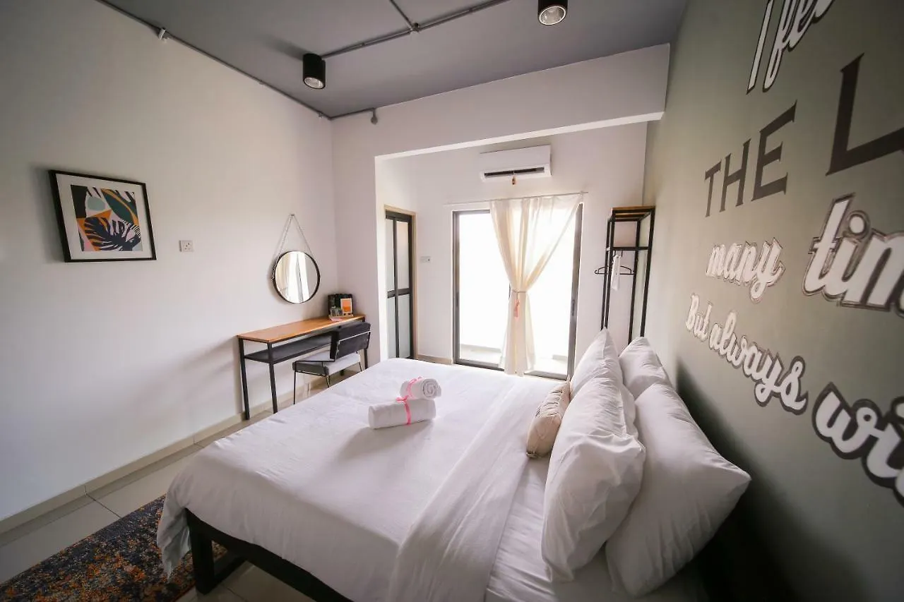 Bed & Breakfast The Best Hotel In Bayan Lepas - The Lov Penang
