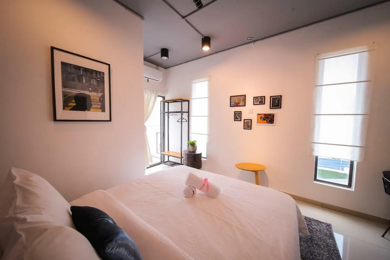 Bed & Breakfast The Best Hotel In Bayan Lepas - The Lov Penang